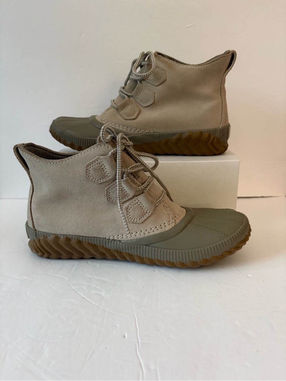 Sorel Out ‘N About Plus Waterproof Duck Boots Woken’s Size 6.5 Gray Beige